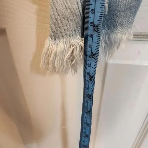 KanCan Women's Light Wash Skinny Jeans with Frayed Hem- 0/23 - Picture 5 of 9